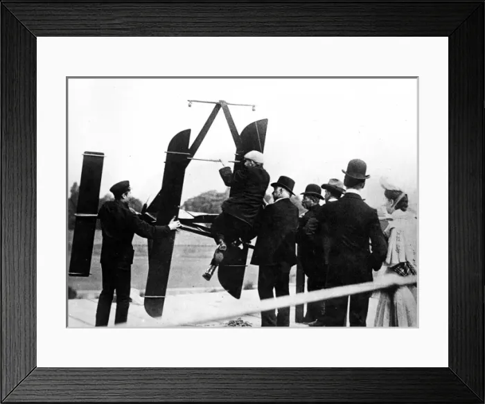 Framed Print : Maxim-Dunne glider Framed Print : Maxim-Dunne glider