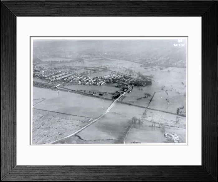 Framed Print : Thames flooding 1947