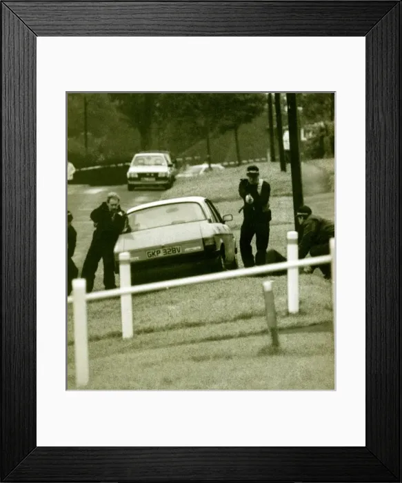 Framed Print : Police firearms incident Framed Print : Police firearms incident