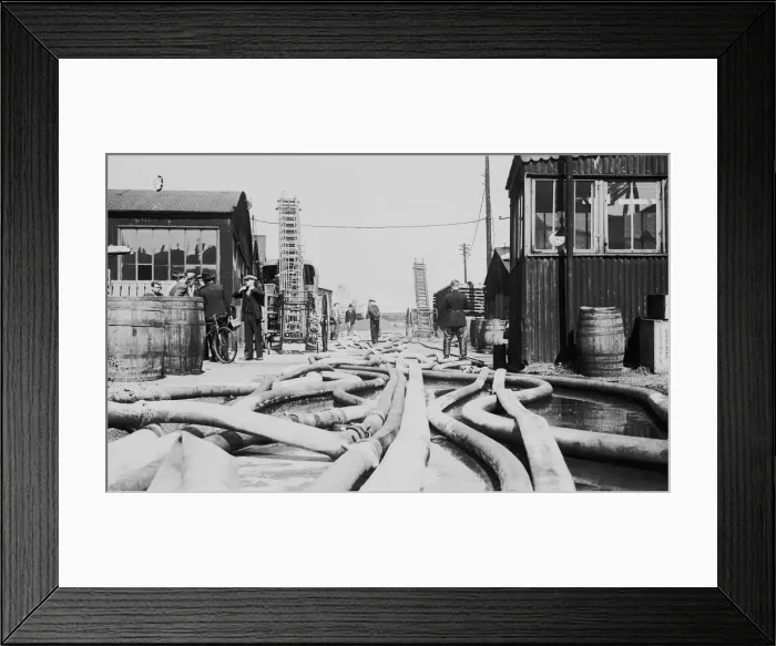 Framed Print : Major fire in Waterden Road, Homerton, E15, WW2 Framed Print : Major fire in Waterden Road, Homerton, E15, WW2