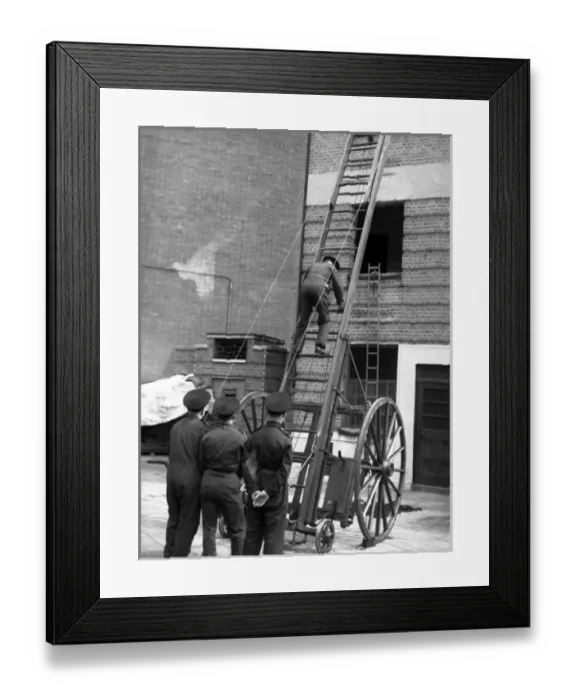 Framed Print : London firefighters training at Brigade HQ, Lambeth SE1 Framed Print : London firefighters training at Brigade HQ, Lambeth SE1