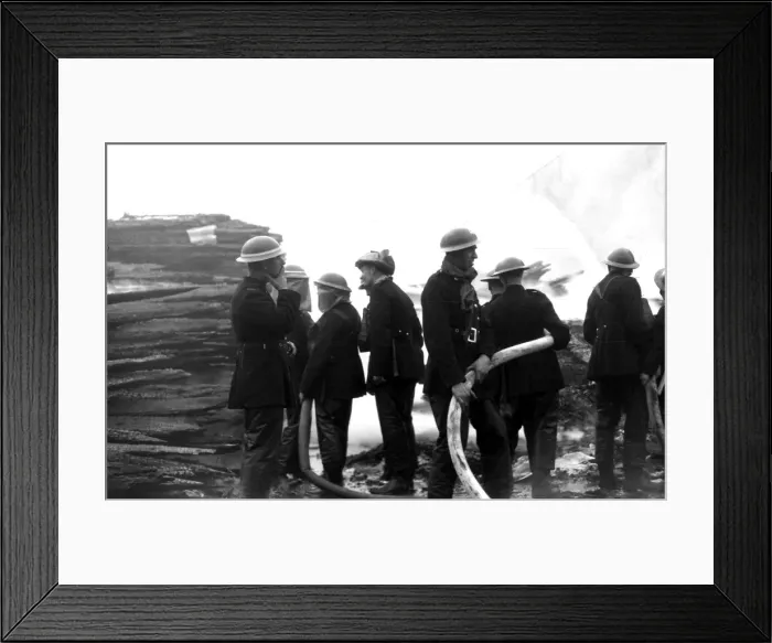 Framed Print : Blitz in London -- Surrey Commercial Docks, WW2 Framed Print : Blitz in London -- Surrey Commercial Docks, WW2