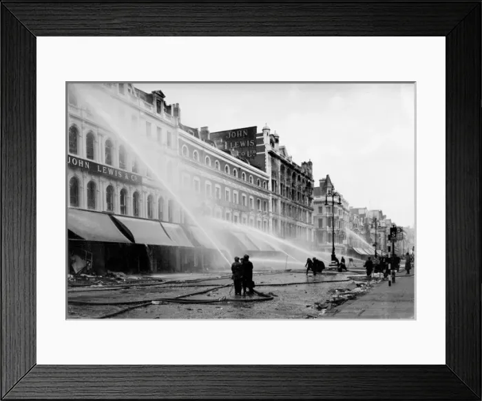 Framed Print : Blitz on London -- Oxford Street, WW2 Framed Print : Blitz on London -- Oxford Street, WW2