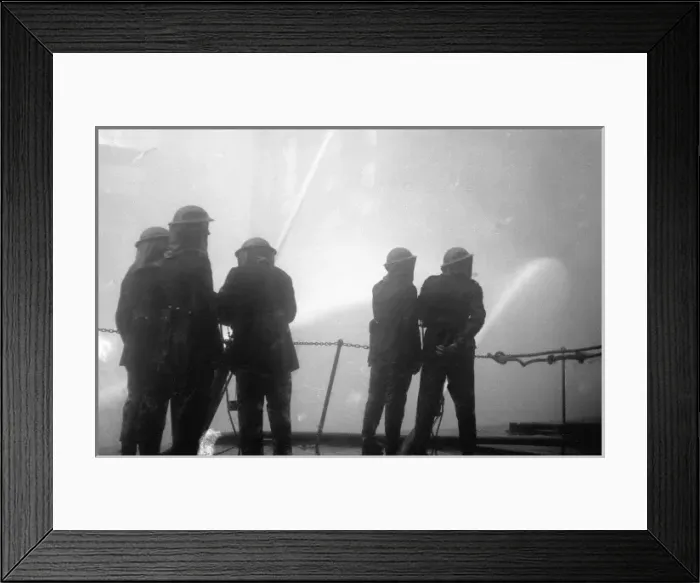 Framed Print : Blitz in London -- St Katherines Dock, Port of London, WW2 Framed Print : Blitz in London -- St Katherines Dock, Port of London, WW2