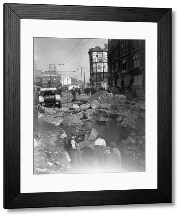 Framed Print : Blitz in London -- Tottenham Court Road, WW2 Framed Print : Blitz in London -- Tottenham Court Road, WW2