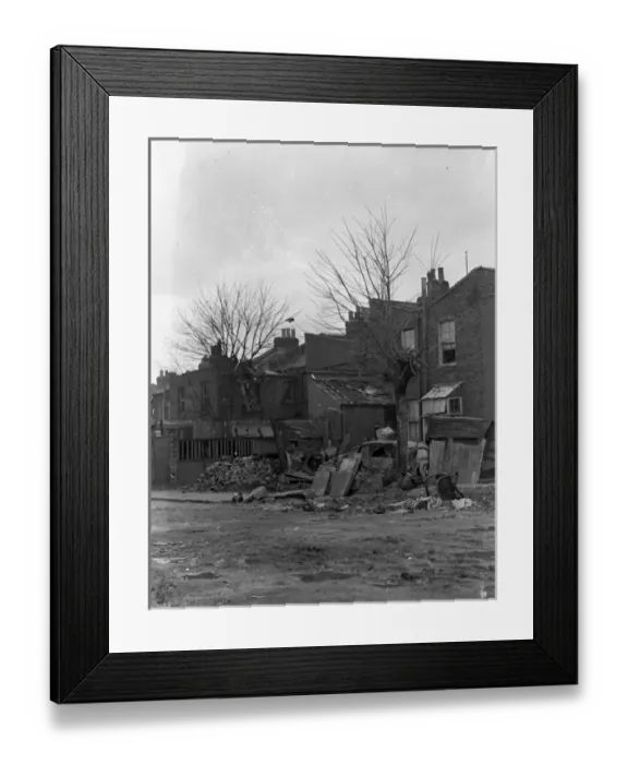 Framed Print : Blitz in London -- bomb damage, Peckham Hill Street, WW2 Framed Print : Blitz in London -- bomb damage, Peckham Hill Street, WW2