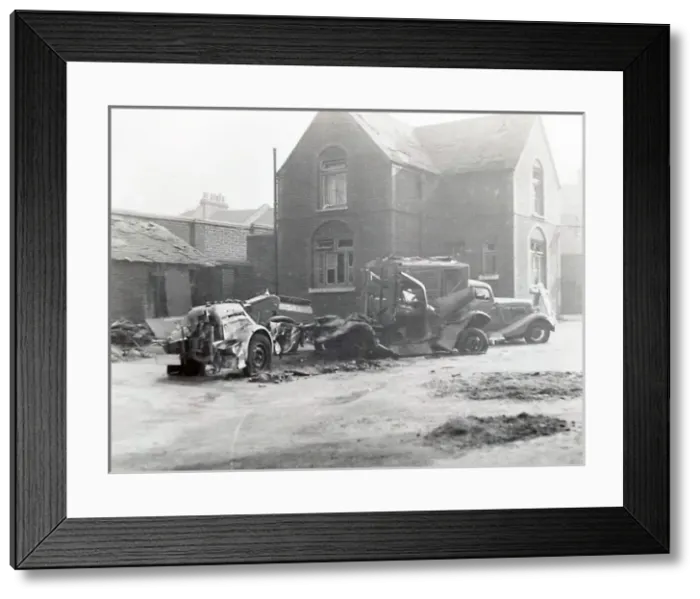 Framed Print : Blitz in London -- sub-fire station, Woolwich Road, WW2
