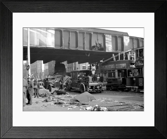 Framed Print : Aftermath of high explosive bomb, Blackfriars Road, WW2 Framed Print : Aftermath of high explosive bomb, Blackfriars Road, WW2