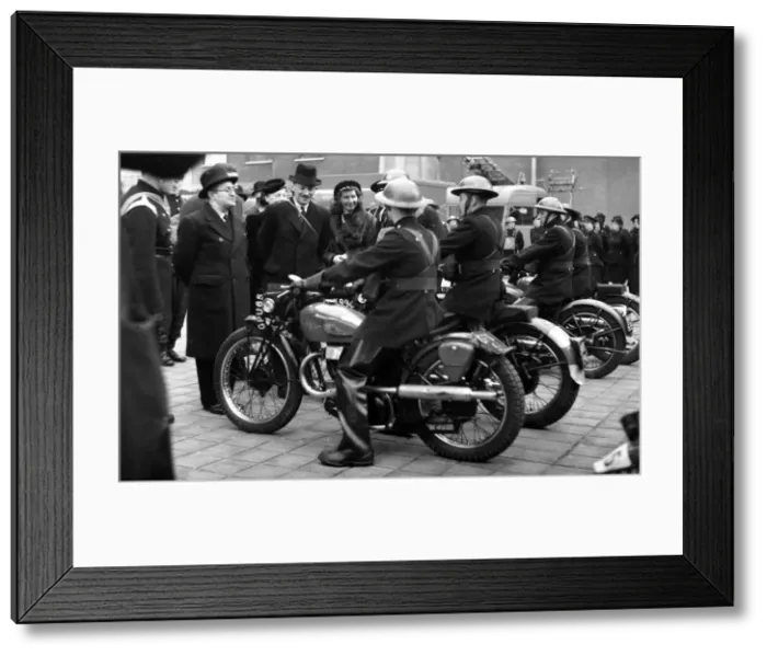 Framed Print : Visit to LFB by Mr Attlee, Lord Privy Seal, WW2 Framed Print : Visit to LFB by Mr Attlee, Lord Privy Seal, WW2