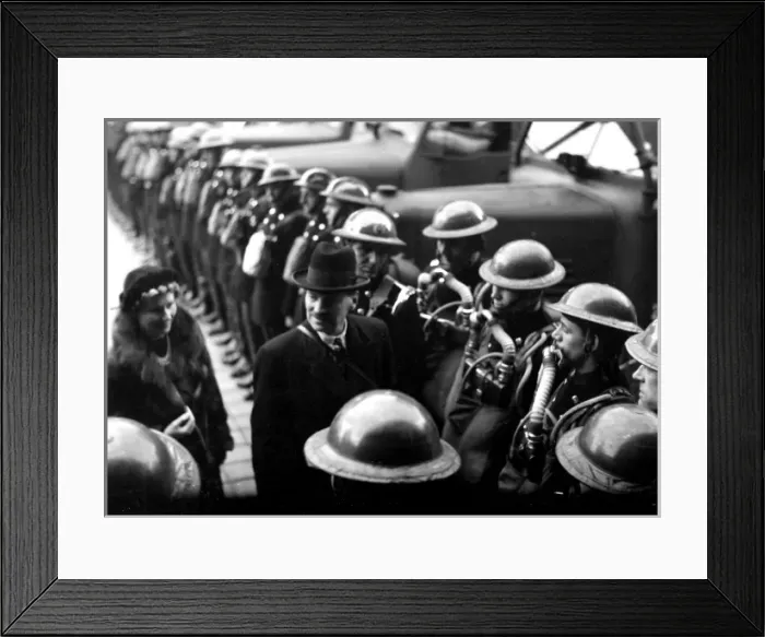 Framed Print : Visit to LFB by Mr Attlee, Lord Privy Seal, WW2 Framed Print : Visit to LFB by Mr Attlee, Lord Privy Seal, WW2