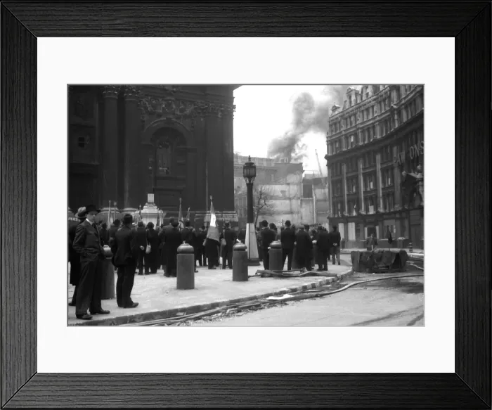 Framed Print : View of City fires from St Pauls Cathedral, WW2 Framed Print : View of City fires from St Pauls Cathedral, WW2