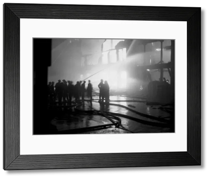 Framed Print : Blitz in the City of London -- Queen Victoria Street, WW2 Framed Print : Blitz in the City of London -- Queen Victoria Street, WW2