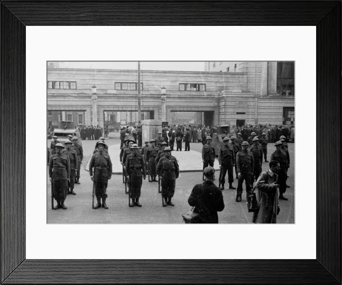 Framed Print : Inspection of Home Guard, County Hall, London, WW2 Framed Print : Inspection of Home Guard, County Hall, London, WW2