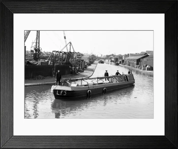 Framed Print : NFS (London Region) narrow boat fitted with fire pumps Framed Print : NFS (London Region) narrow boat fitted with fire pumps