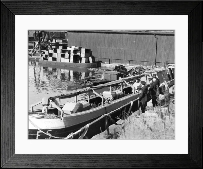 Framed Print : NFS (London Region) narrow boat fitted with fire pumps Framed Print : NFS (London Region) narrow boat fitted with fire pumps