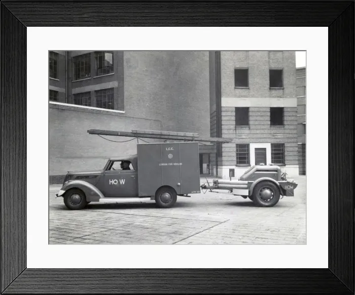 Framed Print : NFS (London Region No 5) Towing Unit, WW2 Framed Print : NFS (London Region No 5) Towing Unit, WW2