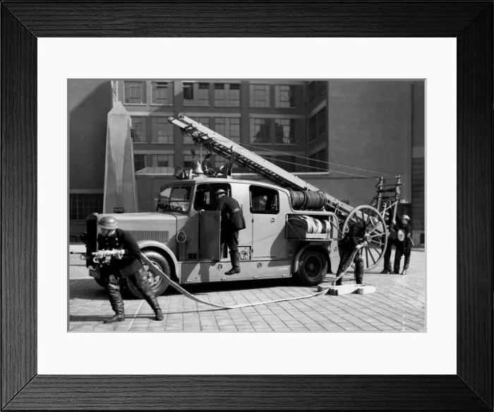 Framed Print : NFS (London Region No 5) pump escape and crew, WW2 Framed Print : NFS (London Region No 5) pump escape and crew, WW2