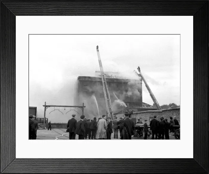 Framed Print : NFS (London Region) blaze at Bricklayers Arms, WW2 Framed Print : NFS (London Region) blaze at Bricklayers Arms, WW2
