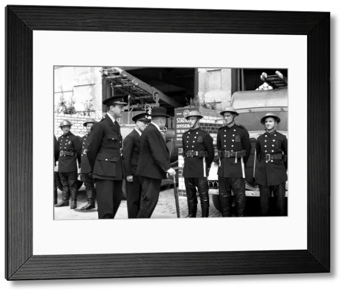 Framed Print : Lord Mayor of London visiting NFS City fire station, WW2 Framed Print : Lord Mayor of London visiting NFS City fire station, WW2