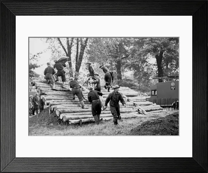 Framed Print : NFS (London Region) assault course training exercises, WW2 Framed Print : NFS (London Region) assault course training exercises, WW2