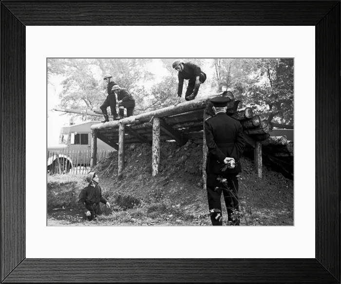 Framed Print : NFS (London Region) assault course training exercises, WW2 Framed Print : NFS (London Region) assault course training exercises, WW2