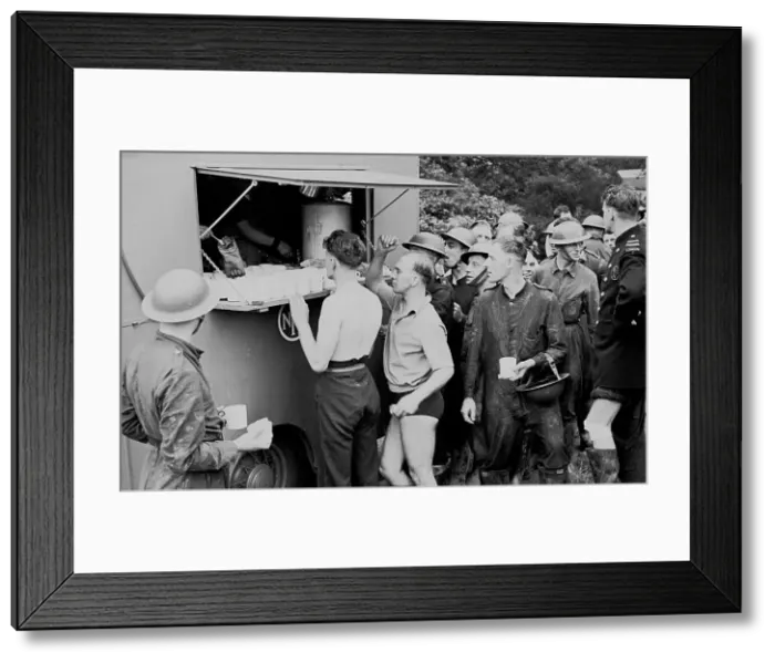 Framed Print : NFS (London Region) assault course training exercises, WW2 Framed Print : NFS (London Region) assault course training exercises, WW2