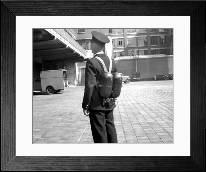 Framed Print : NFS (London) breathing apparatus training, WW2 Framed Print : NFS (London) breathing apparatus training, WW2