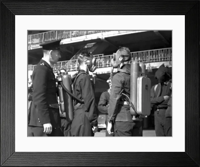 Framed Print : NFS (London) breathing apparatus training, WW2 Framed Print : NFS (London) breathing apparatus training, WW2