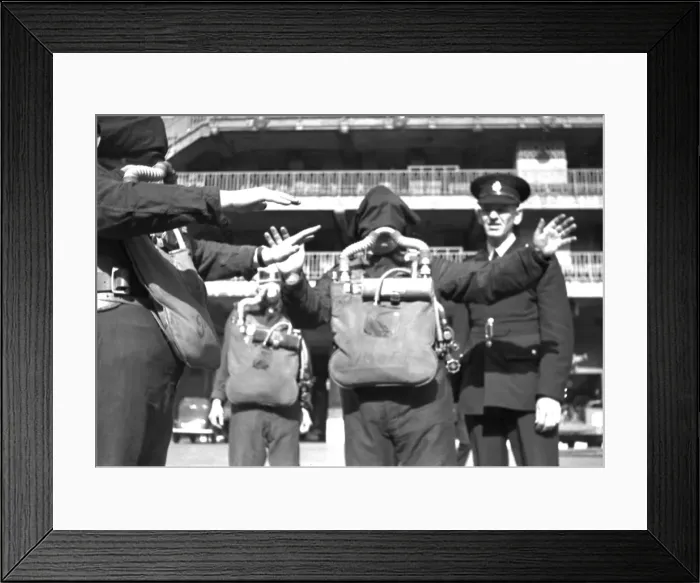 Framed Print : NFS (London) breathing apparatus training, WW2 Framed Print : NFS (London) breathing apparatus training, WW2