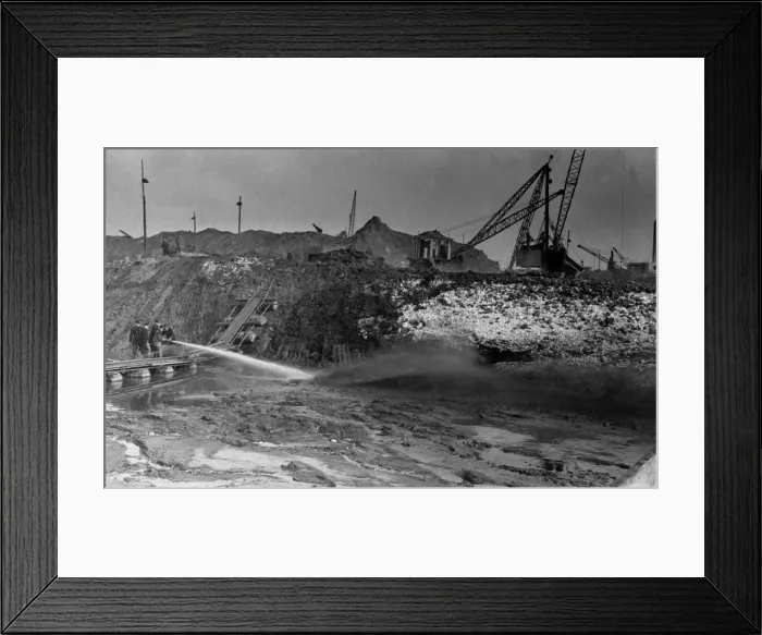 Framed Print : NFS (London) open water pumping exercise, WW2 Framed Print : NFS (London) open water pumping exercise, WW2