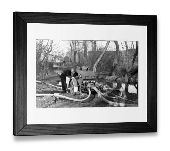Framed Print : NFS (London) open water pumping exercise, WW2 Framed Print : NFS (London) open water pumping exercise, WW2
