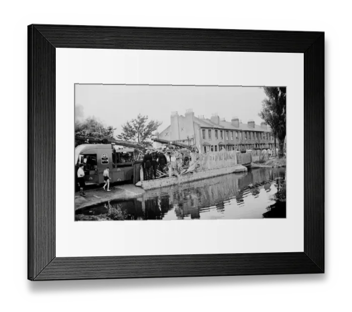 Framed Print : Major blaze at waste tyre dump, Mitcham, Surrey Framed Print : Major blaze at waste tyre dump, Mitcham, Surrey