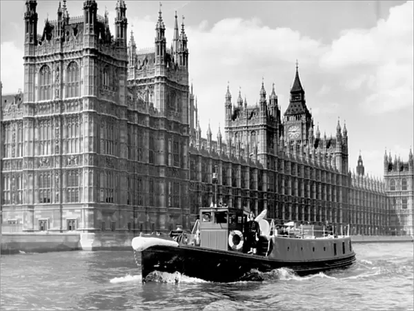 LCC-LFB fireboat Massey Shaw, Westminster, London