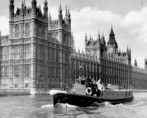 LCC-LFB fireboat Massey Shaw, Westminster, London