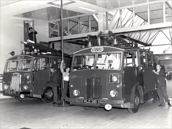 LCC-LFB fire station appliance room with engines