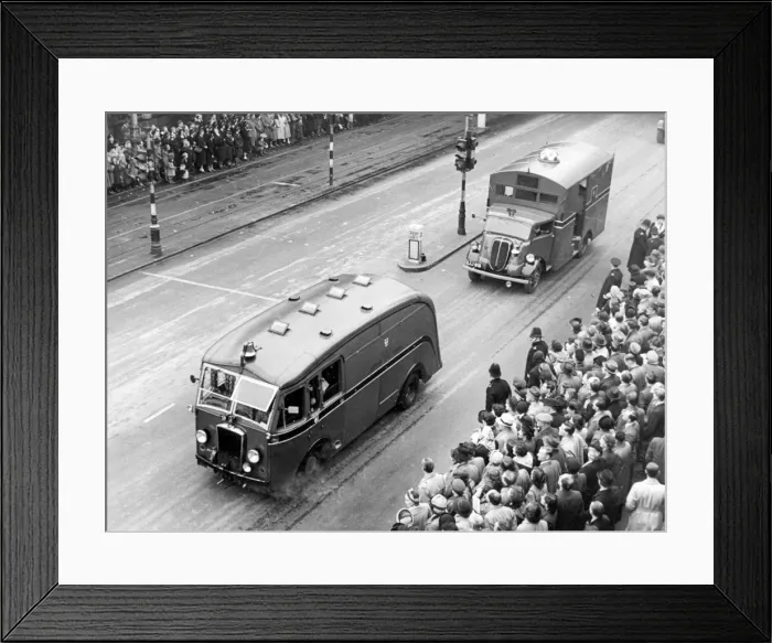 Framed Print : Lord Mayors Show, LFB Emergency Tender Framed Print : Lord Mayors Show, LFB Emergency Tender