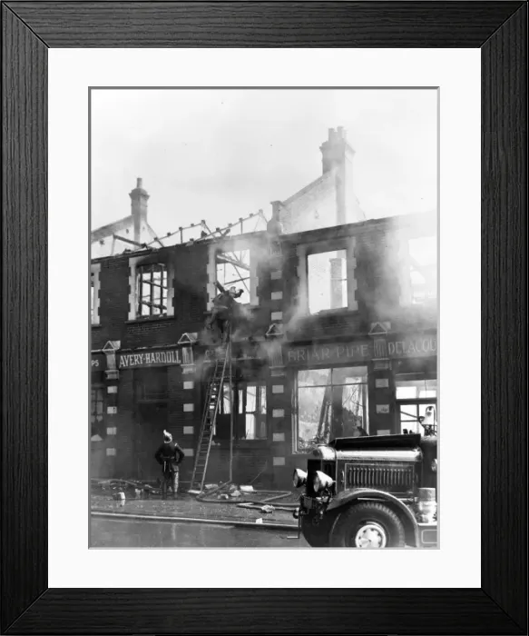 Framed Print : LCC-LFB Commercial building fire, Avery Hardoll, Eltham Framed Print : LCC-LFB Commercial building fire, Avery Hardoll, Eltham
