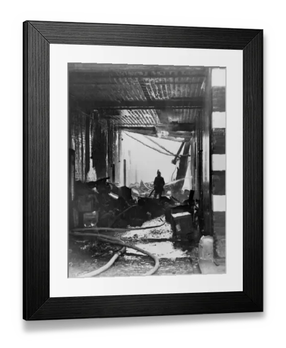 Framed Print : LCC-LFB Commercial building fire, Avery Hardoll, Eltham Framed Print : LCC-LFB Commercial building fire, Avery Hardoll, Eltham
