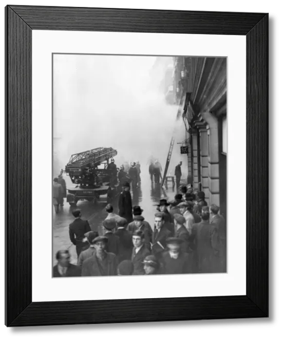 Framed Print : LCC-LFB Daylight Rubber Co fire, Farringdon Road Framed Print : LCC-LFB Daylight Rubber Co fire, Farringdon Road