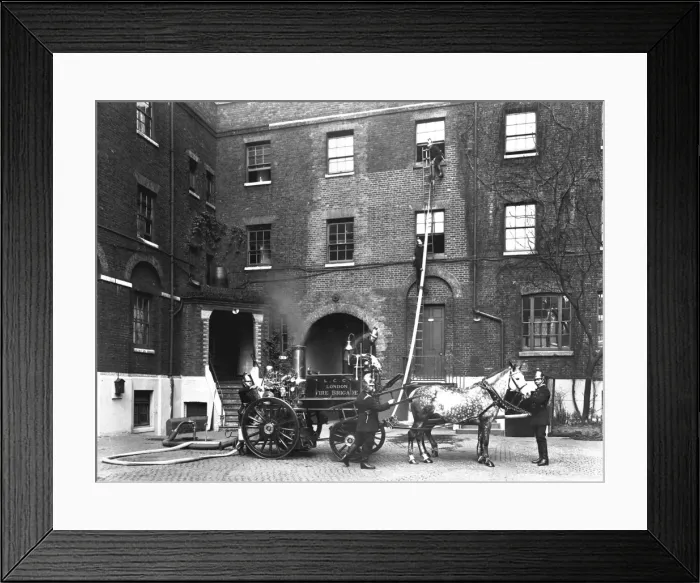 Framed Print : LCC-LFB fire engine drills at Southwark HQ Framed Print : LCC-LFB fire engine drills at Southwark HQ