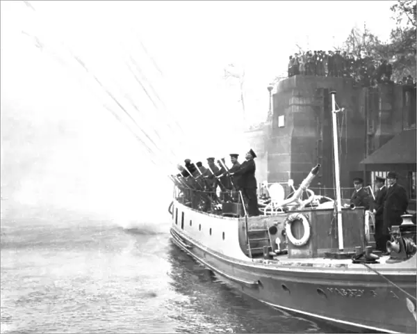 Massey Shaw fireboat demonstrates pumping