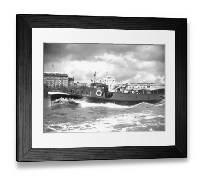 Framed Print : Massey Shaw fireboat, River Thames, London Framed Print : Massey Shaw fireboat, River Thames, London