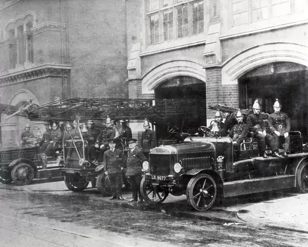 LCC-LFB engines and crews, Whitechapel fire station
