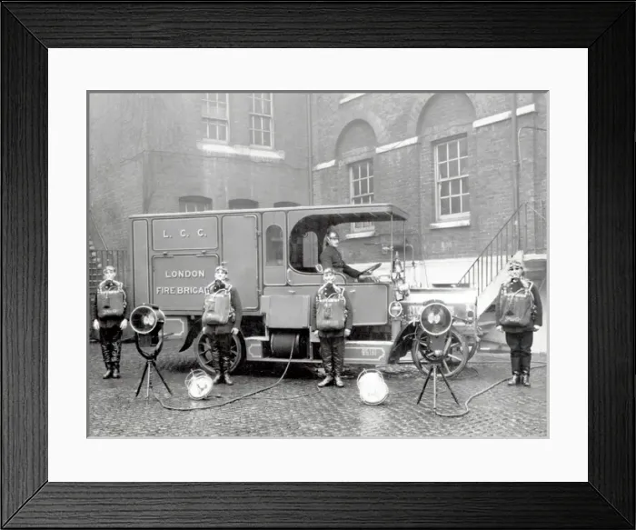 Framed Print : LCC-LFB Southwarks Emergency Tender and crew Framed Print : LCC-LFB Southwarks Emergency Tender and crew