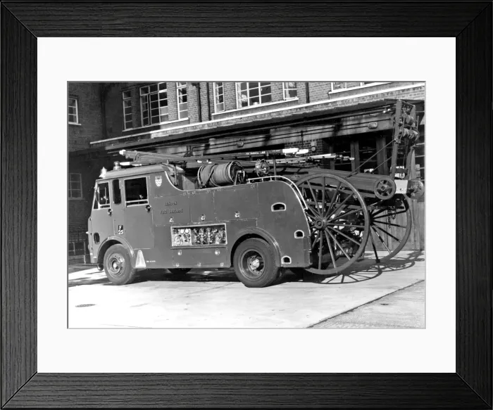 Framed Print : GLC-LFB - Dual purpose pump-escape fire engine Framed Print : GLC-LFB - Dual purpose pump-escape fire engine
