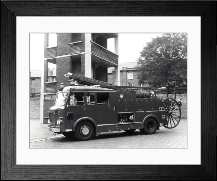 Framed Print : GLC-LFB - Dual purpose pump-escape fire engine Framed Print : GLC-LFB - Dual purpose pump-escape fire engine