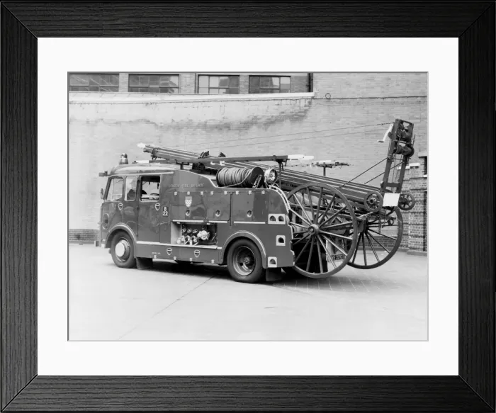 Framed Print : GLC-LFB - Dual purpose pump-escape fire engine Framed Print : GLC-LFB - Dual purpose pump-escape fire engine