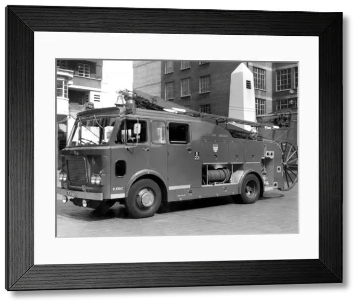 Framed Print : GLC-LFB - Dual purpose pump-escape fire engine Framed Print : GLC-LFB - Dual purpose pump-escape fire engine