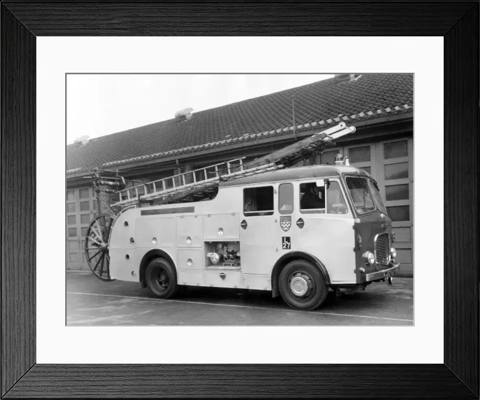 Framed Print : GLC-LFB - Dual purpose pump-escape fire engine Framed Print : GLC-LFB - Dual purpose pump-escape fire engine