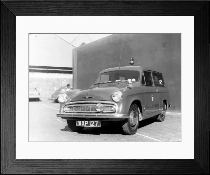 Framed Print : GLC-LFB Breathing apparatus control van (BACV) Framed Print : GLC-LFB Breathing apparatus control van (BACV)
